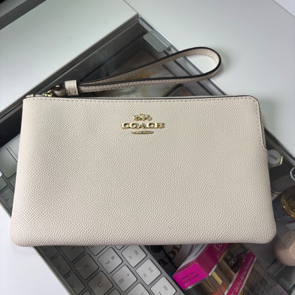 Coach chalk zip pouch wristlet strap attached, clutch pebbled leather